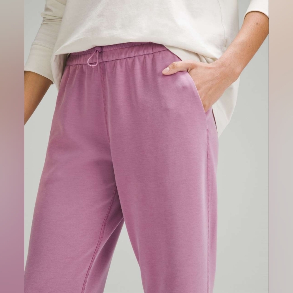 💥 Lululemon Softstreme High-Rise Straight Leg Cropped Pant - Picture 3 of 9